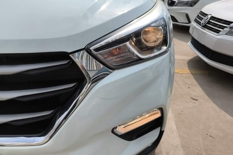 Used Hyundai ix25 2017 1.4T Automatic Smart Version Left Front Headlight