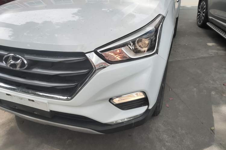 Used Hyundai ix25 2017 1.6L Automatic Smart Version Left Front Headlight