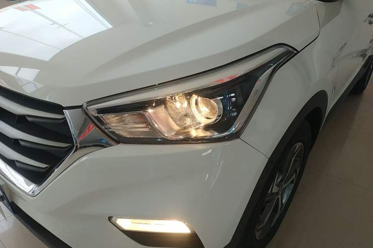 Used Hyundai ix25 2017 1.6L Automatic Smart Version Left Front Headlight