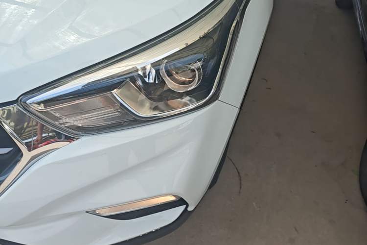Used Hyundai ix25 2017 1.6L Automatic Smart Version Left Front Headlight