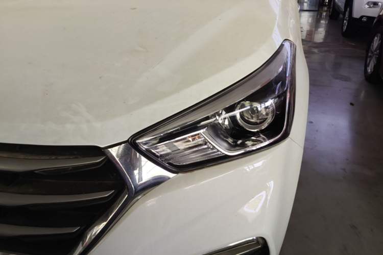 Used Hyundai ix25 2017 1.6L Automatic Smart Version Left Front Headlight