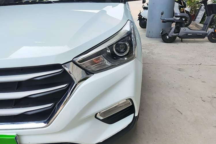 Used Hyundai ix25 2017 1.6L Automatic Smart Version Left Front Headlight