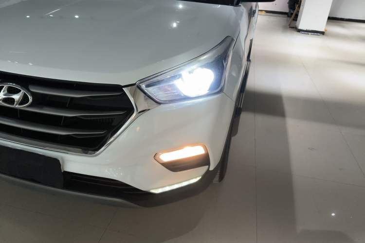 Used Hyundai ix25 2017 1.4T Automatic Smart Version Left Front Headlight