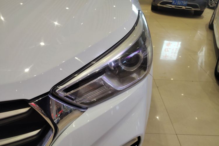 Used Hyundai ix25 2017 1.4T Automatic Smart Version Left Front Headlight