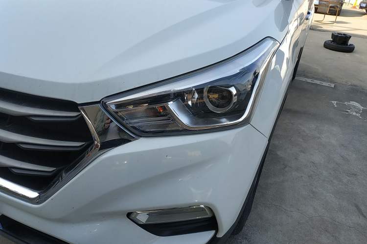 Used Hyundai ix25 2017 1.4T Automatic Smart Version Left Front Headlight