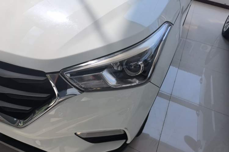 Used Hyundai ix25 2017 1.6L Automatic Smart Version Left Front Headlight