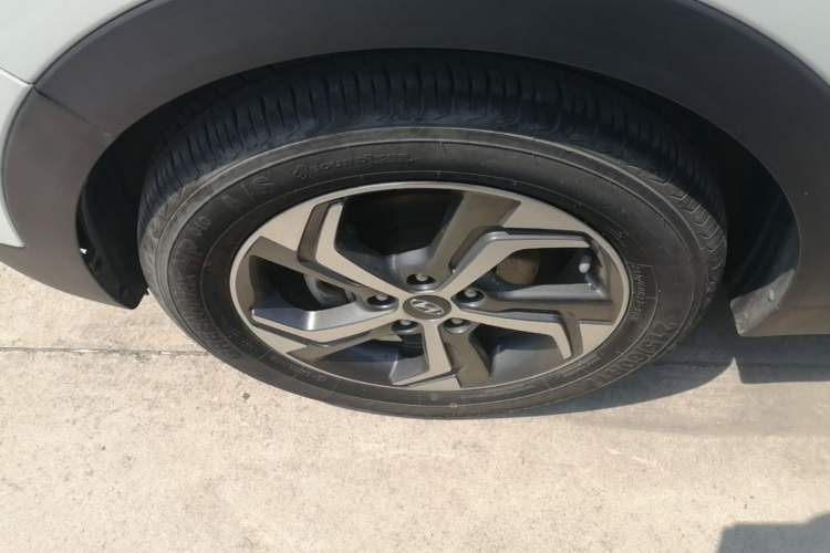 Used Hyundai ix25 2017 1.6L Automatic Smart Version Left Front Wheel Hub