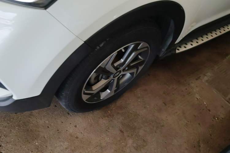Used Hyundai ix25 2017 1.6L Automatic Smart Version Left Front Wheel Hub