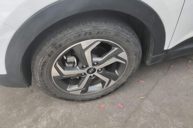 Used Hyundai ix25 2017 1.6L Automatic Smart Version Left Front Wheel Hub