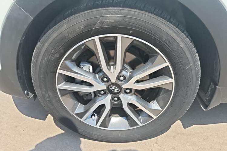 Used Hyundai ix25 2017 1.4T Automatic Smart Version Left Front Wheel Hub