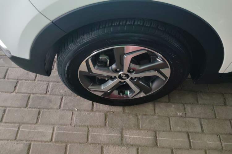 Used Hyundai ix25 2017 1.6L Automatic Smart Version Left Front Wheel Hub