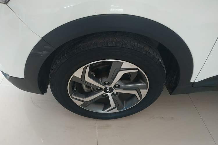 Used Hyundai ix25 2017 1.6L Automatic Smart Version Left Front Wheel Hub