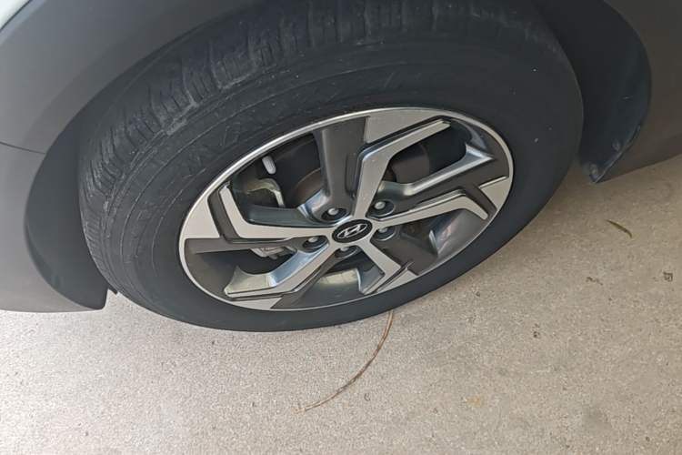 Used Hyundai ix25 2017 1.6L Automatic Smart Version Left Front Wheel Hub