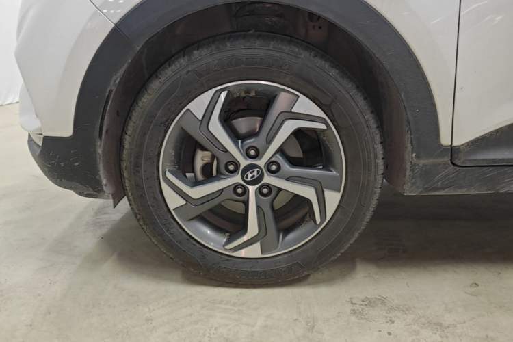 Used Hyundai ix25 2017 1.6L Automatic Smart Version Left Front Wheel Hub