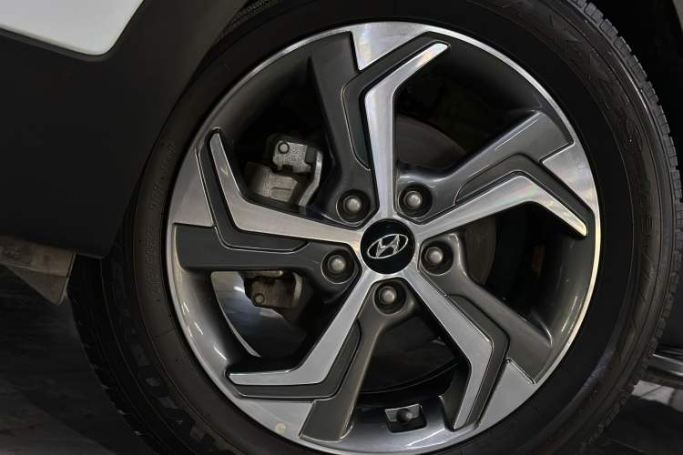 Used Hyundai ix25 2017 1.6L Automatic Smart Version Left Front Wheel Hub