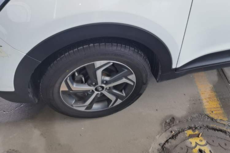 Used Hyundai ix25 2017 1.6L Automatic Smart Version Left Front Wheel Hub