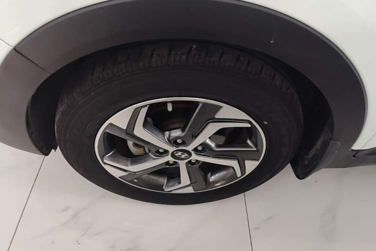 Used Hyundai ix25 2017 1.6L Automatic Smart Version Left Front Wheel Hub