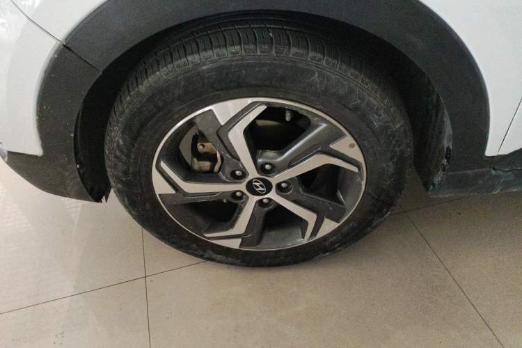 Used Hyundai ix25 2017 1.6L Automatic Smart Version Left Front Wheel Hub
