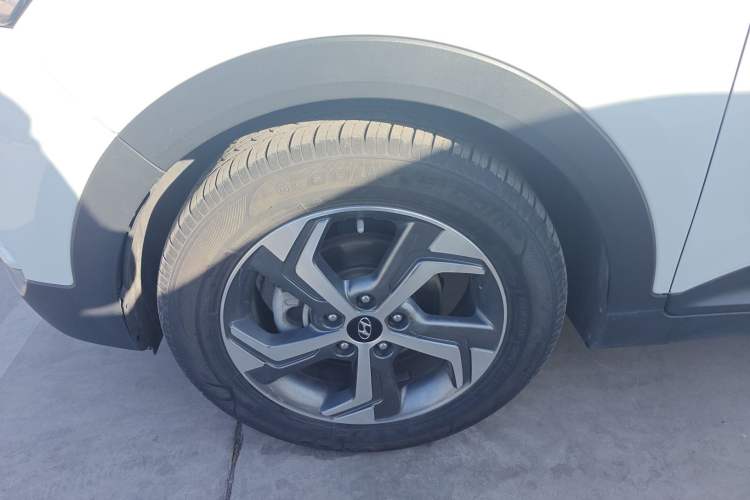 Used Hyundai ix25 2017 1.6L Automatic Smart Version Left Front Wheel Hub