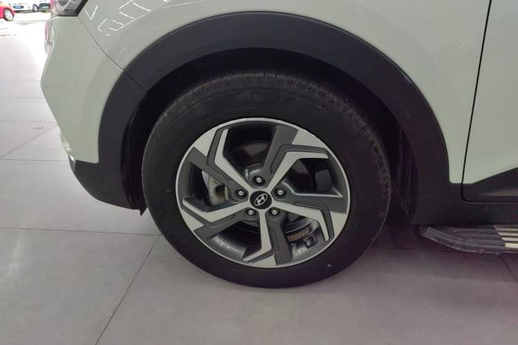 Used Hyundai ix25 2017 1.6L Automatic Smart Version Left Front Wheel Hub
