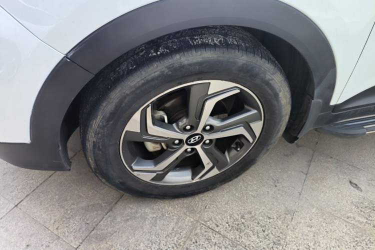 Used Hyundai ix25 2017 1.6L Automatic Smart Version Left Front Wheel Hub
