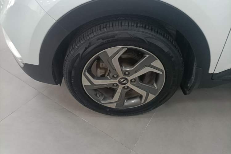 Used Hyundai ix25 2017 1.6L Automatic Smart Version Left Front Wheel Hub
