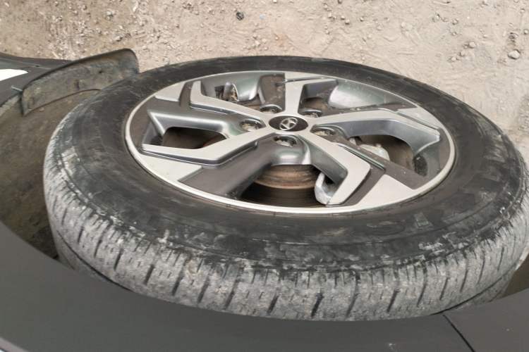 Used Hyundai ix25 2017 1.6L Automatic Smart Version Left Front Wheel Hub