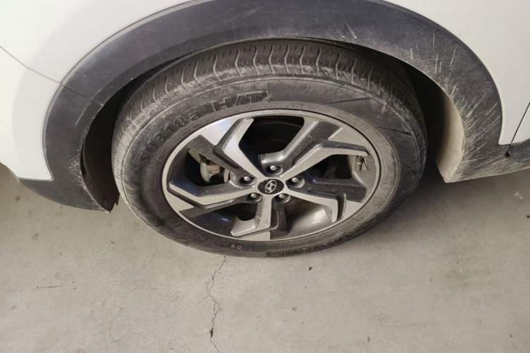 Used Hyundai ix25 2017 1.6L Automatic Smart Version Left Front Wheel Hub
