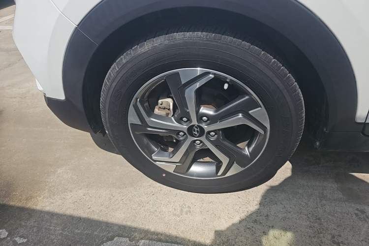 Used Hyundai ix25 2017 1.6L Automatic Smart Version Left Front Wheel Hub