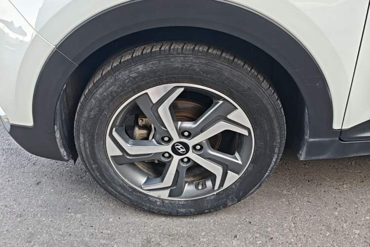 Used Hyundai ix25 2017 1.6L Automatic Smart Version Left Front Wheel Hub