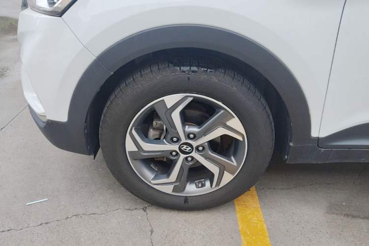 Used Hyundai ix25 2017 1.6L Automatic Smart Version Left Front Wheel Hub