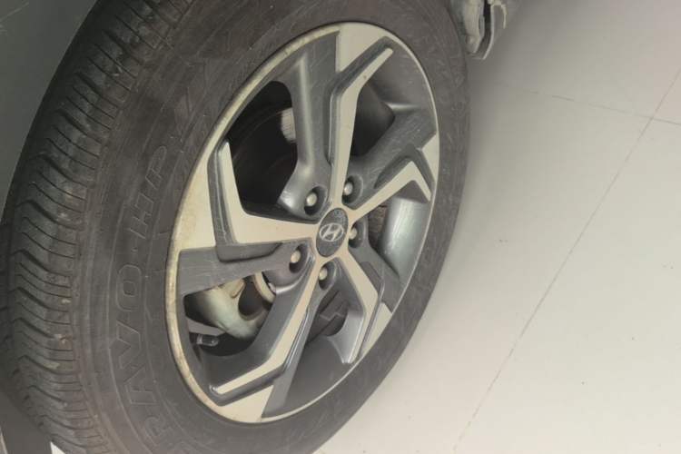 Used Hyundai ix25 2017 1.6L Automatic Smart Version Left Front Wheel Hub