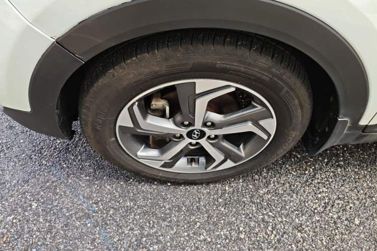 Used Hyundai ix25 2017 1.6L Automatic Smart Version Left Front Wheel Hub