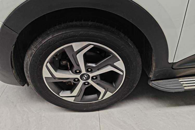 Used Hyundai ix25 2017 1.6L Automatic Smart Version Left Front Wheel Hub