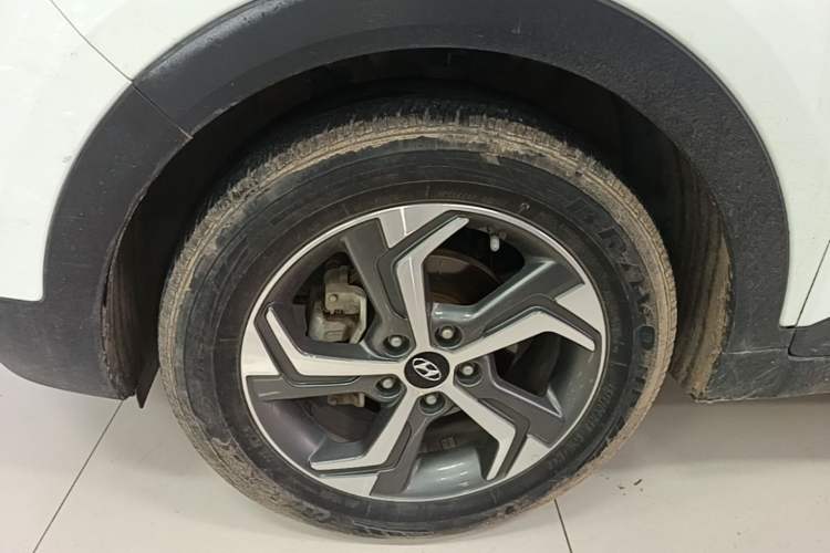 Used Hyundai ix25 2017 1.6L Automatic Smart Version Left Front Wheel Hub