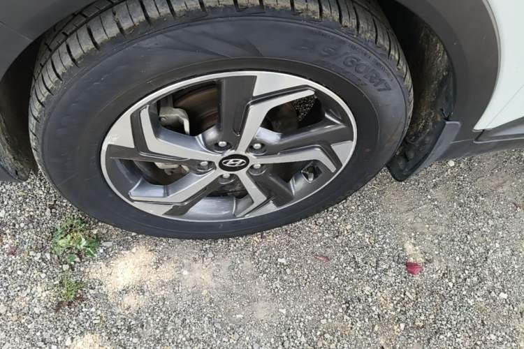 Used Hyundai ix25 2017 1.6L Automatic Smart Version Left Front Wheel Hub