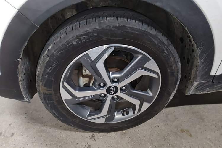 Used Hyundai ix25 2017 1.6L Automatic Smart Version Left Front Wheel Hub