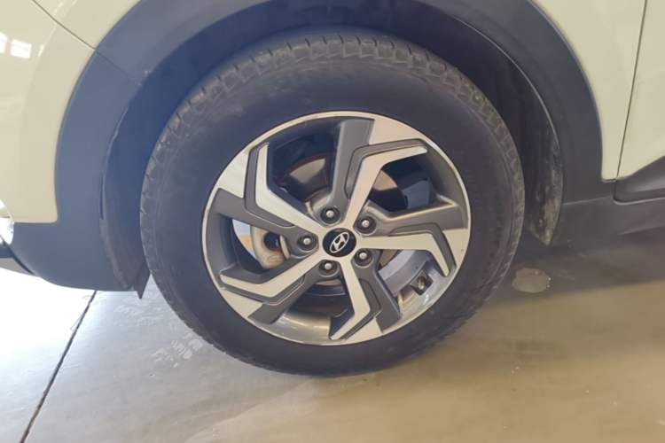 Used Hyundai ix25 2017 1.6L Automatic Smart Version Left Front Wheel Hub