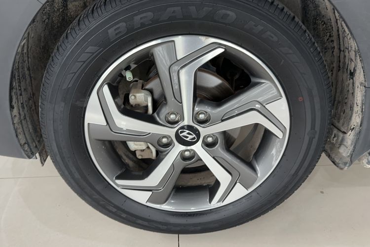Used Hyundai ix25 2017 1.6L Automatic Smart Version Left Front Wheel Hub