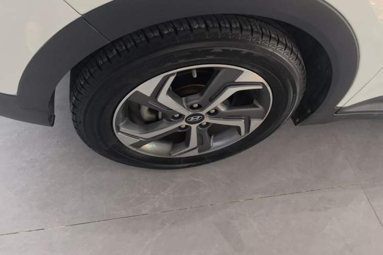 Used Hyundai ix25 2017 1.6L Automatic Smart Version Left Front Wheel Hub