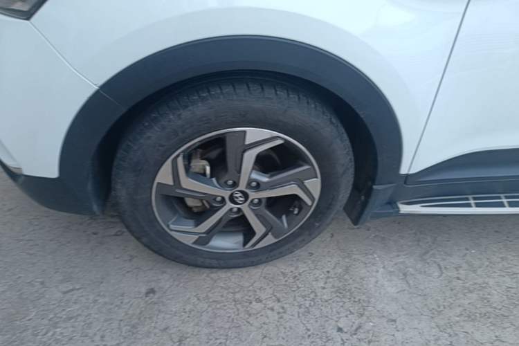 Used Hyundai ix25 2017 1.6L Automatic Smart Version Left Front Wheel Hub