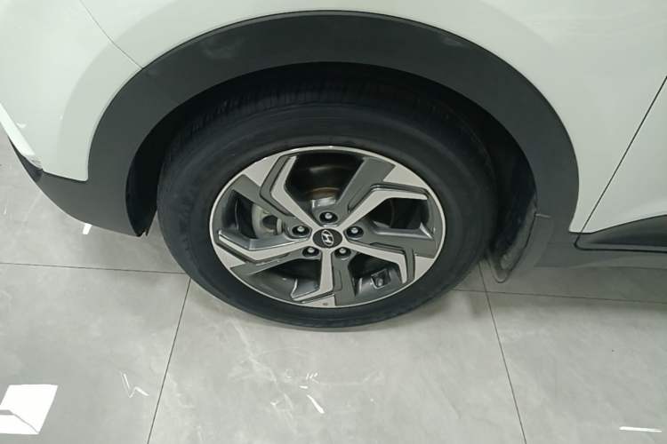 Used Hyundai ix25 2017 1.6L Automatic Smart Version Left Front Wheel Hub