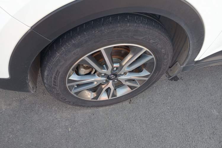 Used Hyundai ix25 2017 1.4T Automatic Smart Version Left Front Wheel Hub