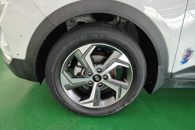 Used Hyundai ix25 2017 1.6L Automatic Smart Version Left Front Wheel Hub