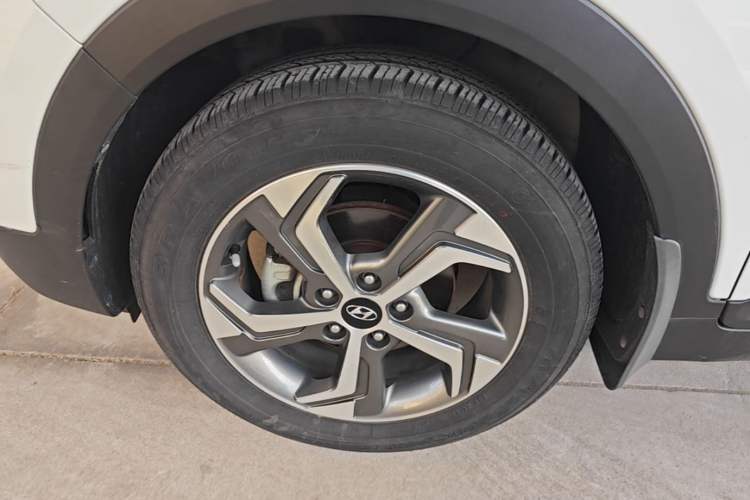 Used Hyundai ix25 2017 1.6L Automatic Smart Version Left Front Wheel Hub