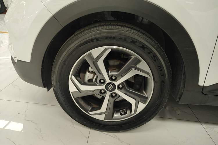 Used Hyundai ix25 2017 1.6L Automatic Smart Version Left Front Wheel Hub