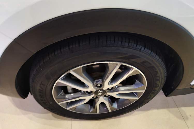 Used Hyundai ix25 2017 1.4T Automatic Smart Version Left Front Wheel Hub