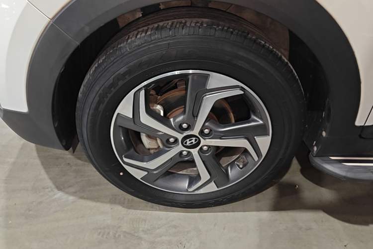 Used Hyundai ix25 2017 1.6L Automatic Smart Version Left Front Wheel Hub
