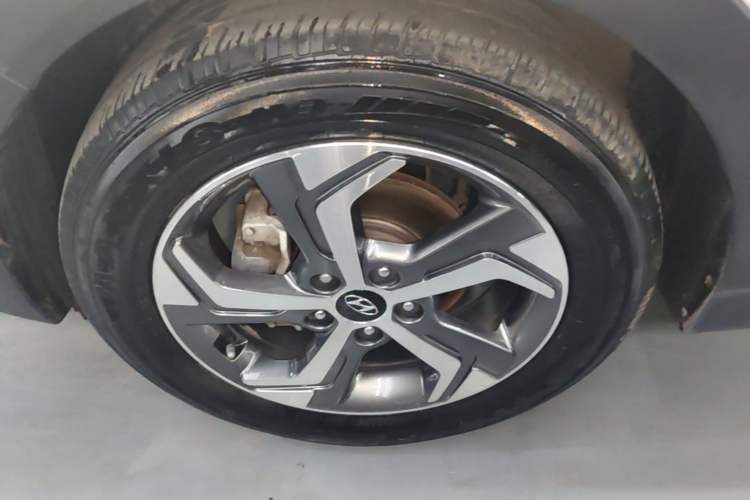 Used Hyundai ix25 2017 1.6L Automatic Smart Version Left Front Wheel Hub