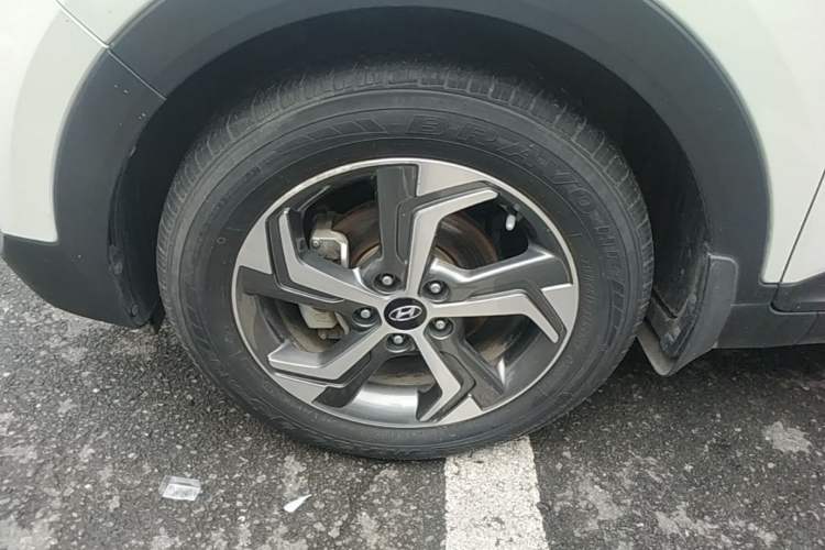 Used Hyundai ix25 2017 1.6L Automatic Smart Version Left Front Wheel Hub